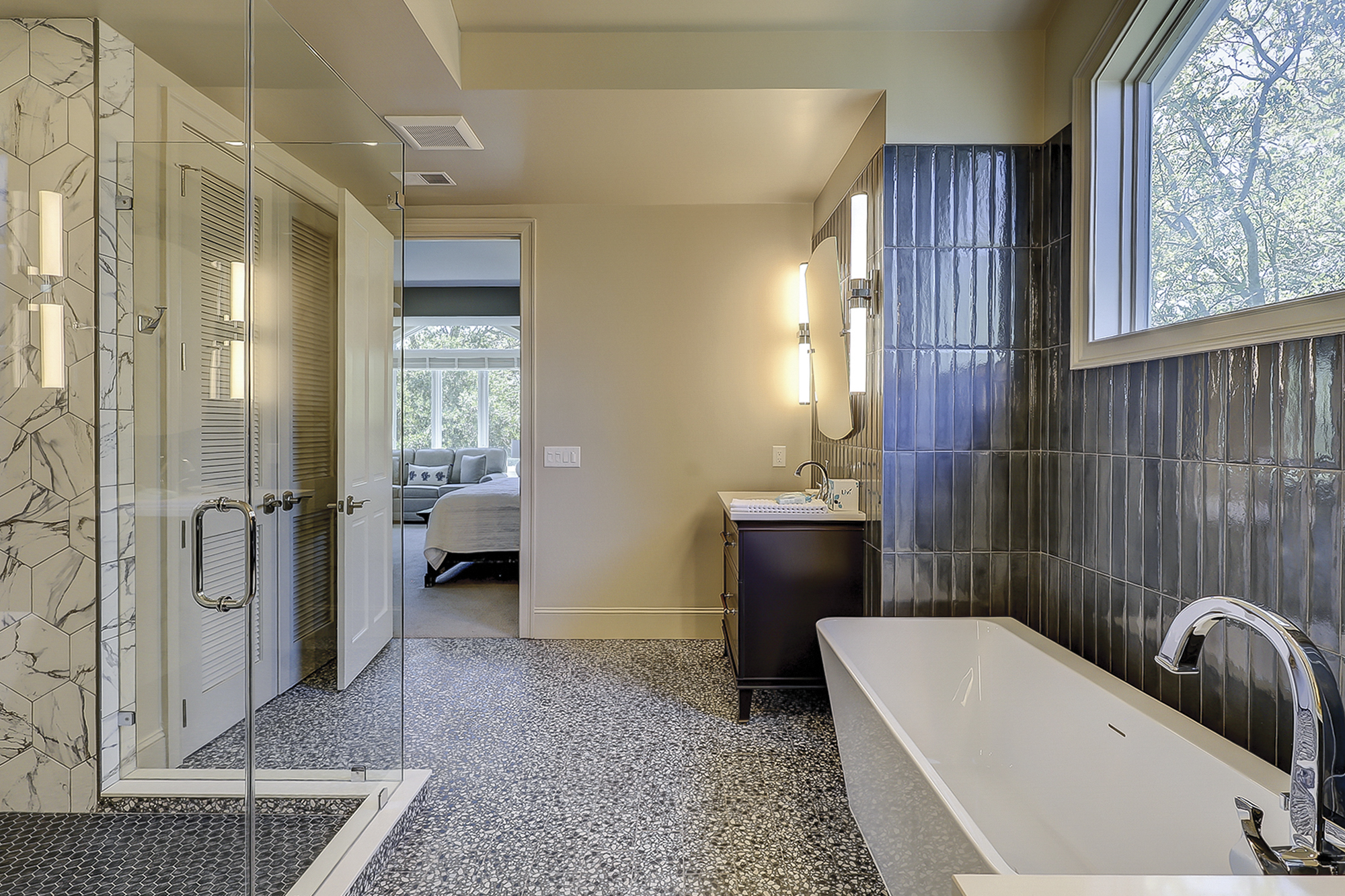 2nd Floor King Suite Full Bathroom