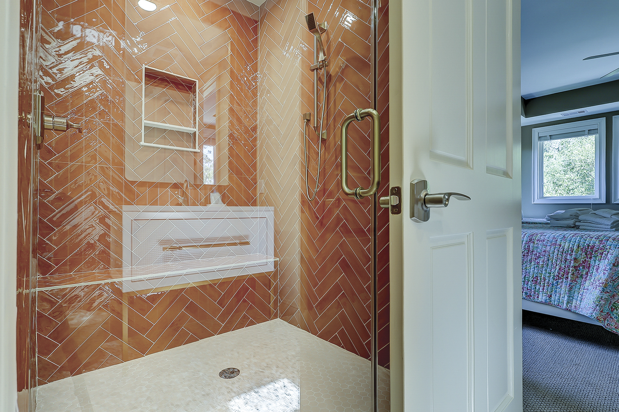 Guest Suite Full Bathroom