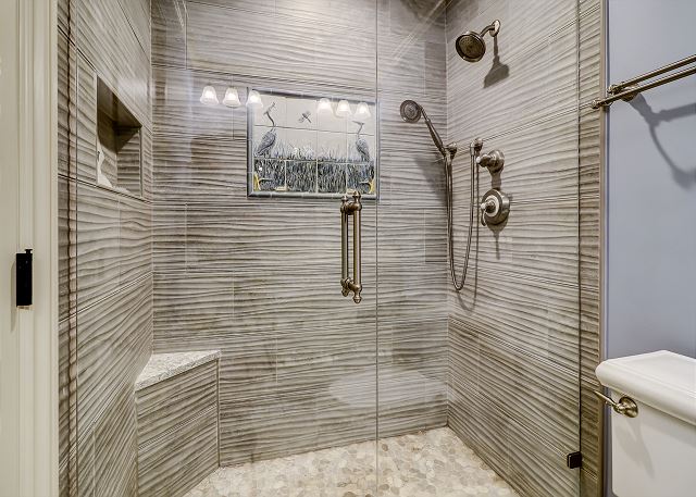 King Suite Full Bathroom