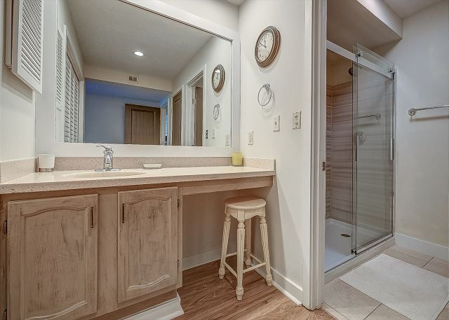 King Suite Full Bathroom