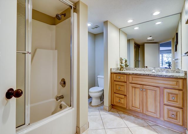 Guest Suite Full Bathroom