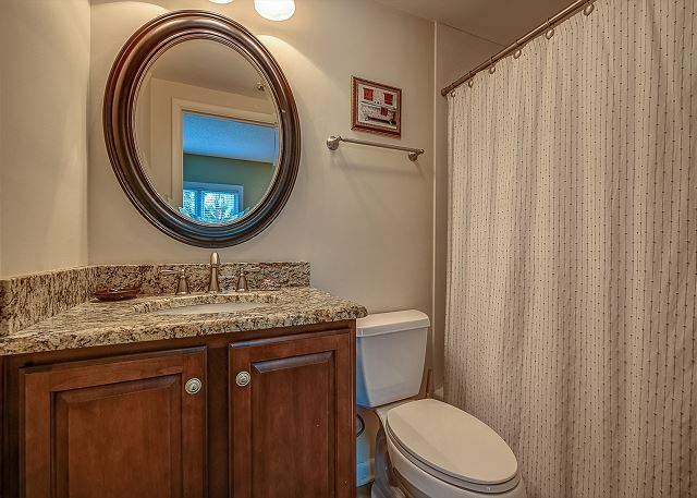 Guest Suite Full Bathroom