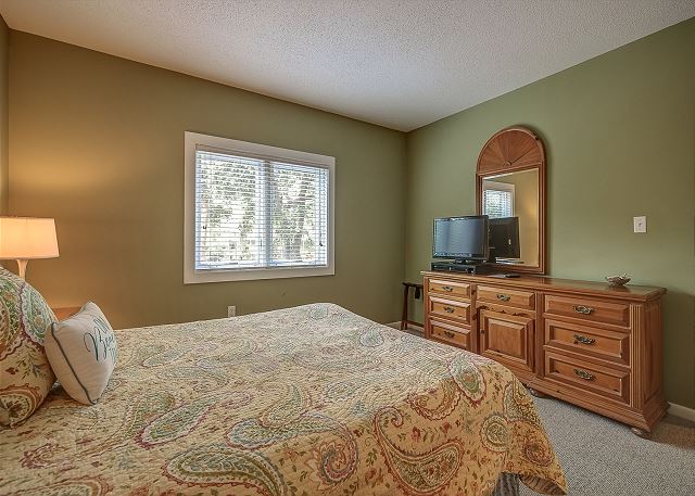 Queen Bedroom