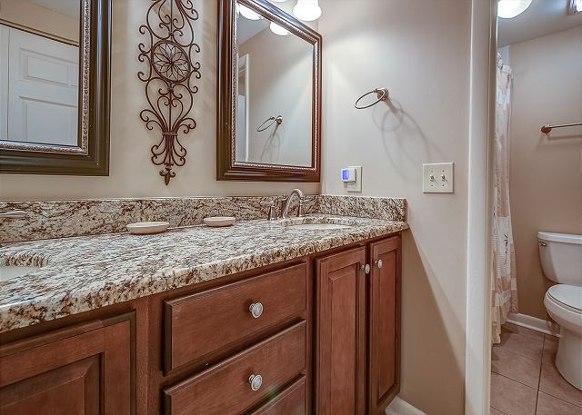 King Suite Full Bathroom