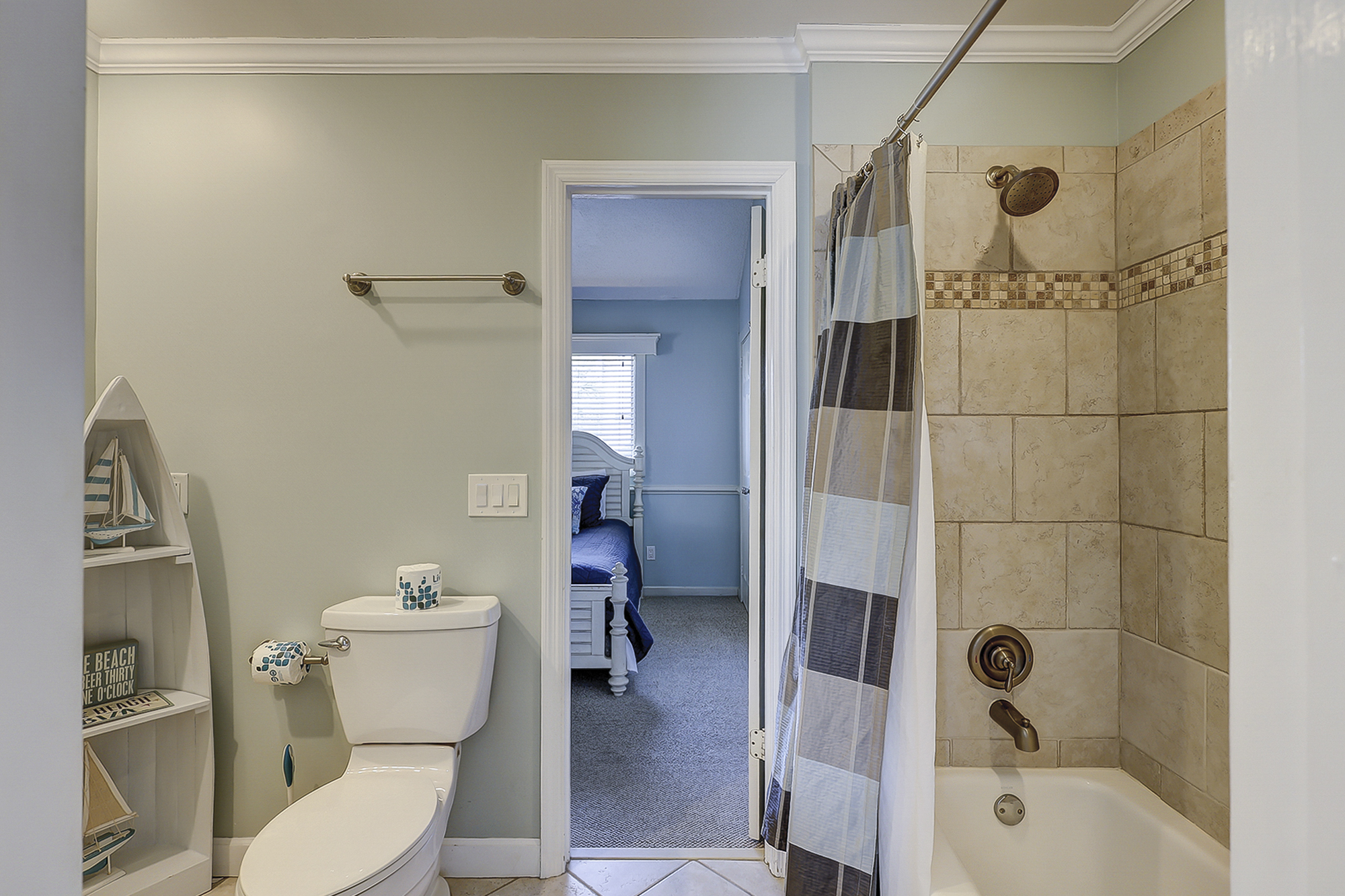 Guest Suite Jack and Jill Full Bathroom