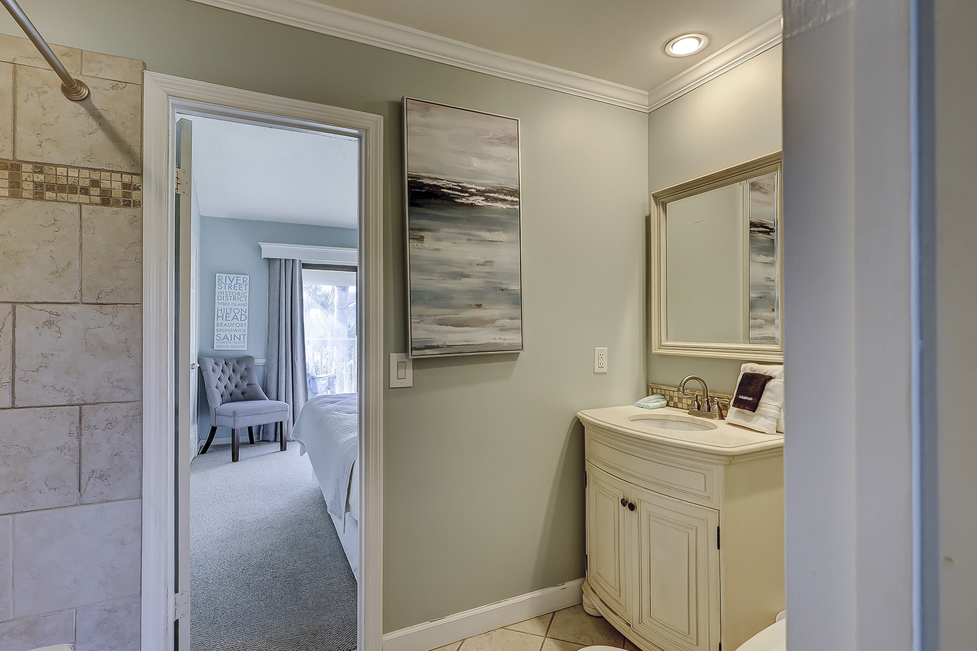 Guest Suite Jack and Jill Full Bathroom