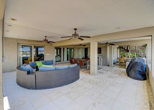 Outdoor Living & Dining Area