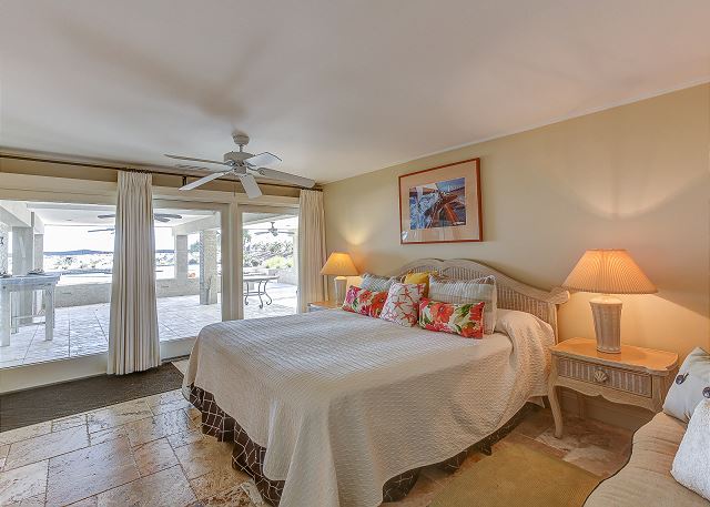 1st Floor King Bedroom