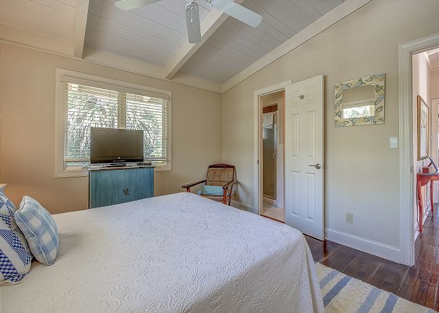 2nd Floor Queen Suite