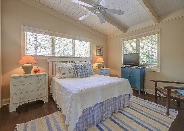 2nd Floor Queen Suite