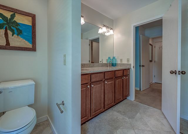 King Suite Full Bathroom