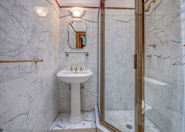 Den Full Bathroom