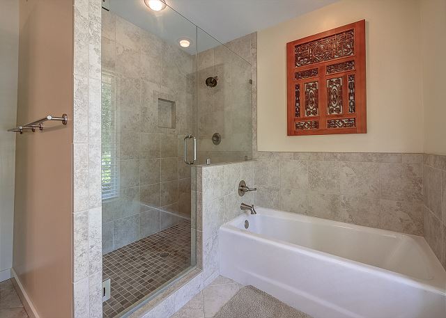 King Suite Full Bathroom