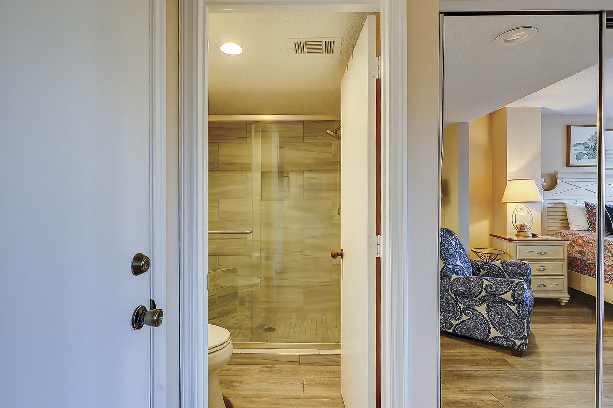 King Suite Full Bathroom