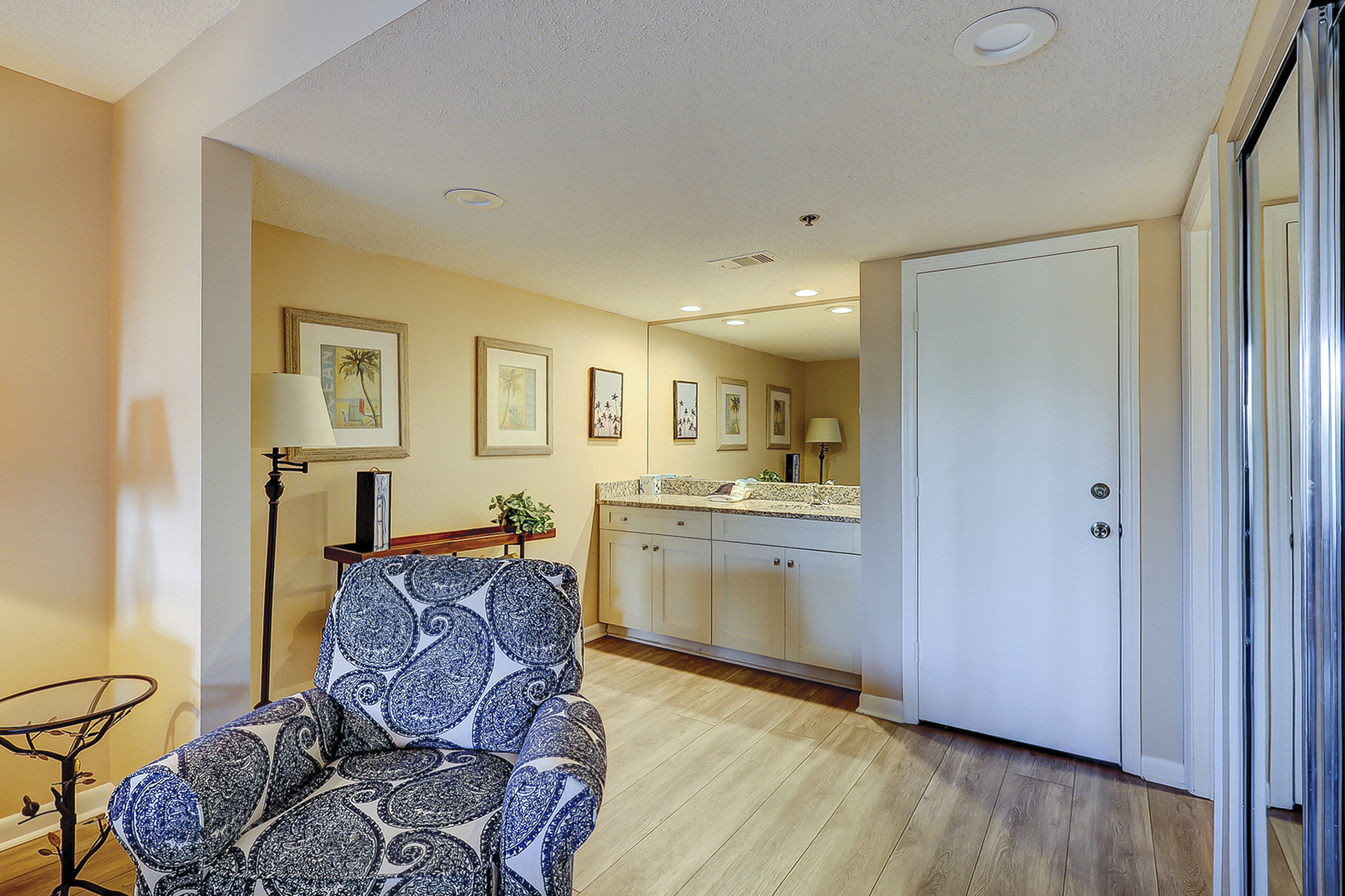 King Suite Full Bathroom