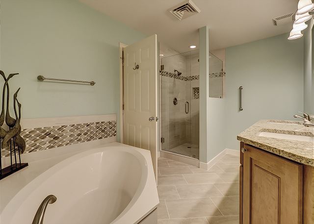 Guest Suite Full Bathroom