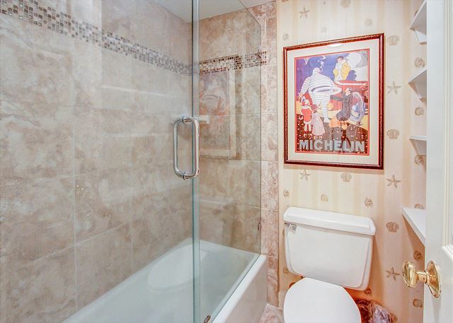 King Suite Full Bathroom