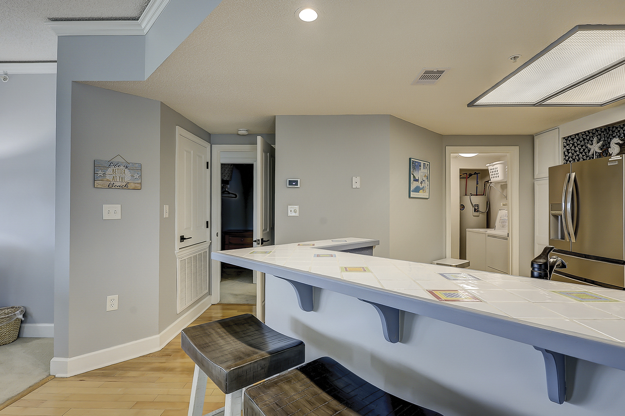 Kitchen Breakfast Bar