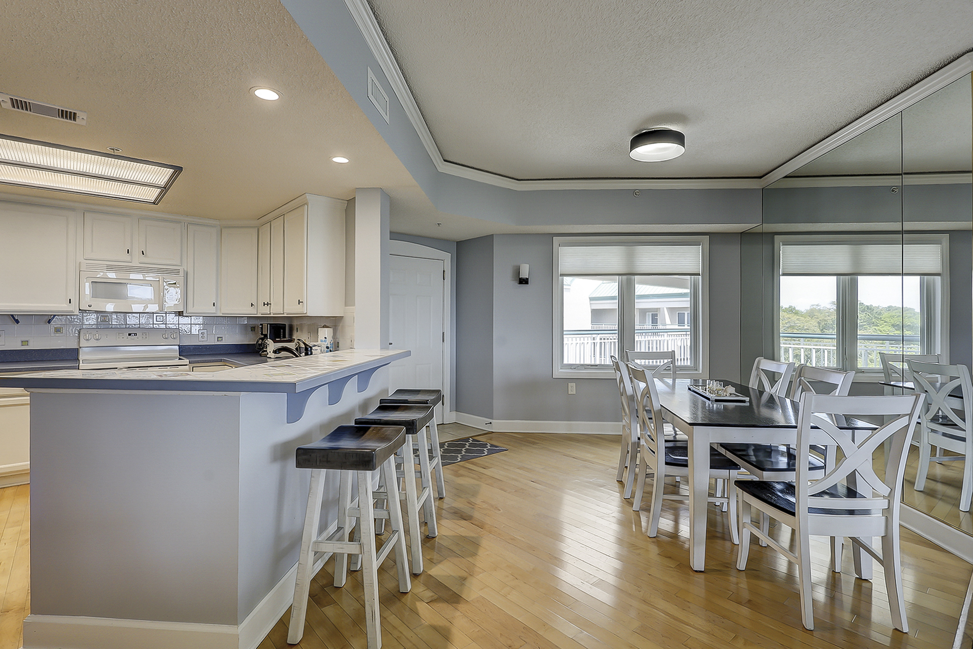 Kitchen/Dining Area