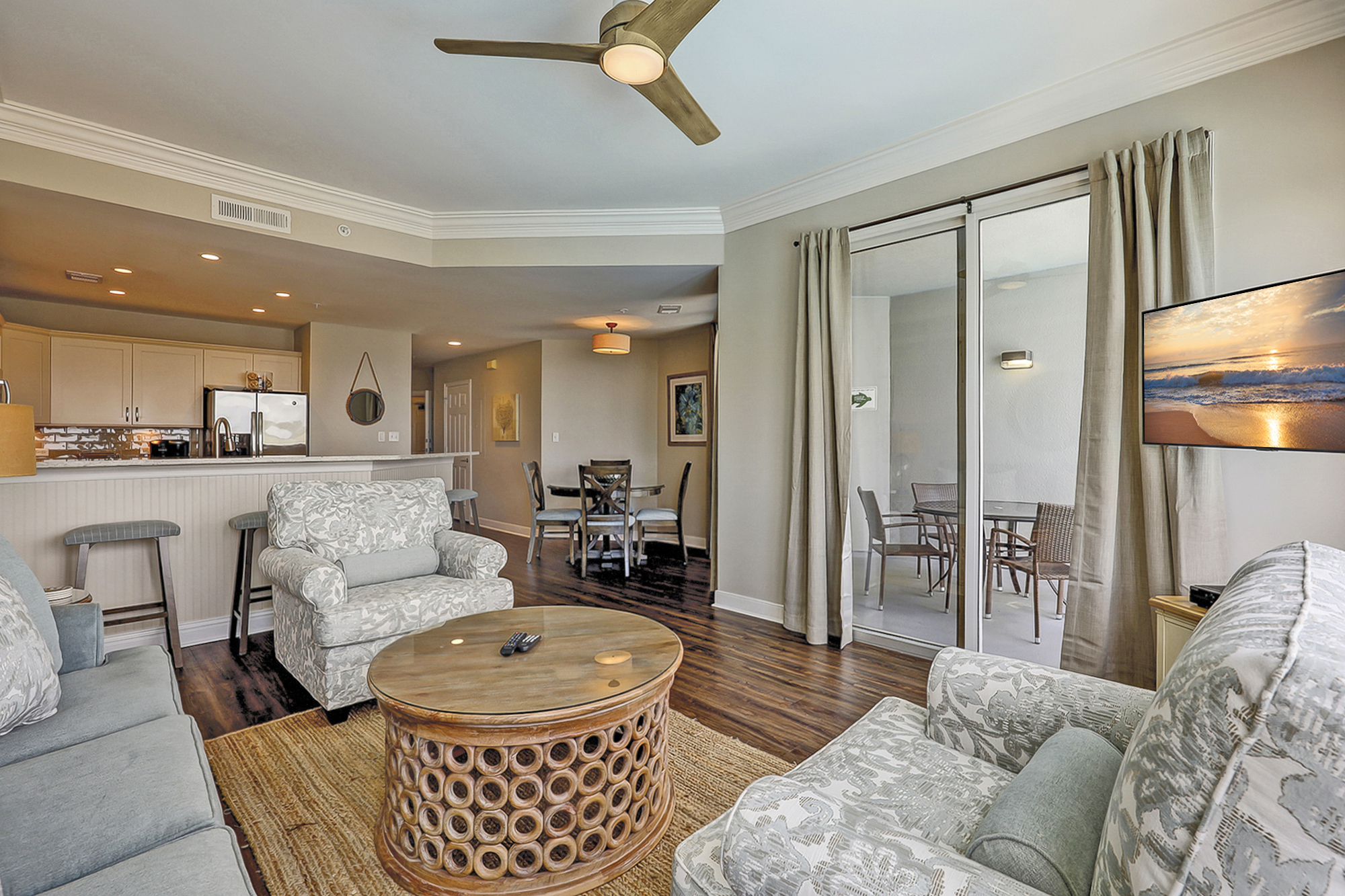 Living Area & Dining Area