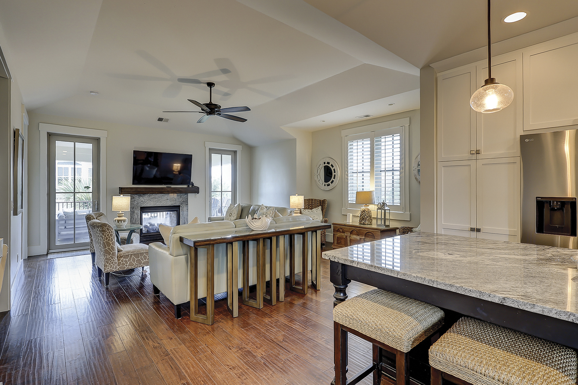 Living Area/Kitchen