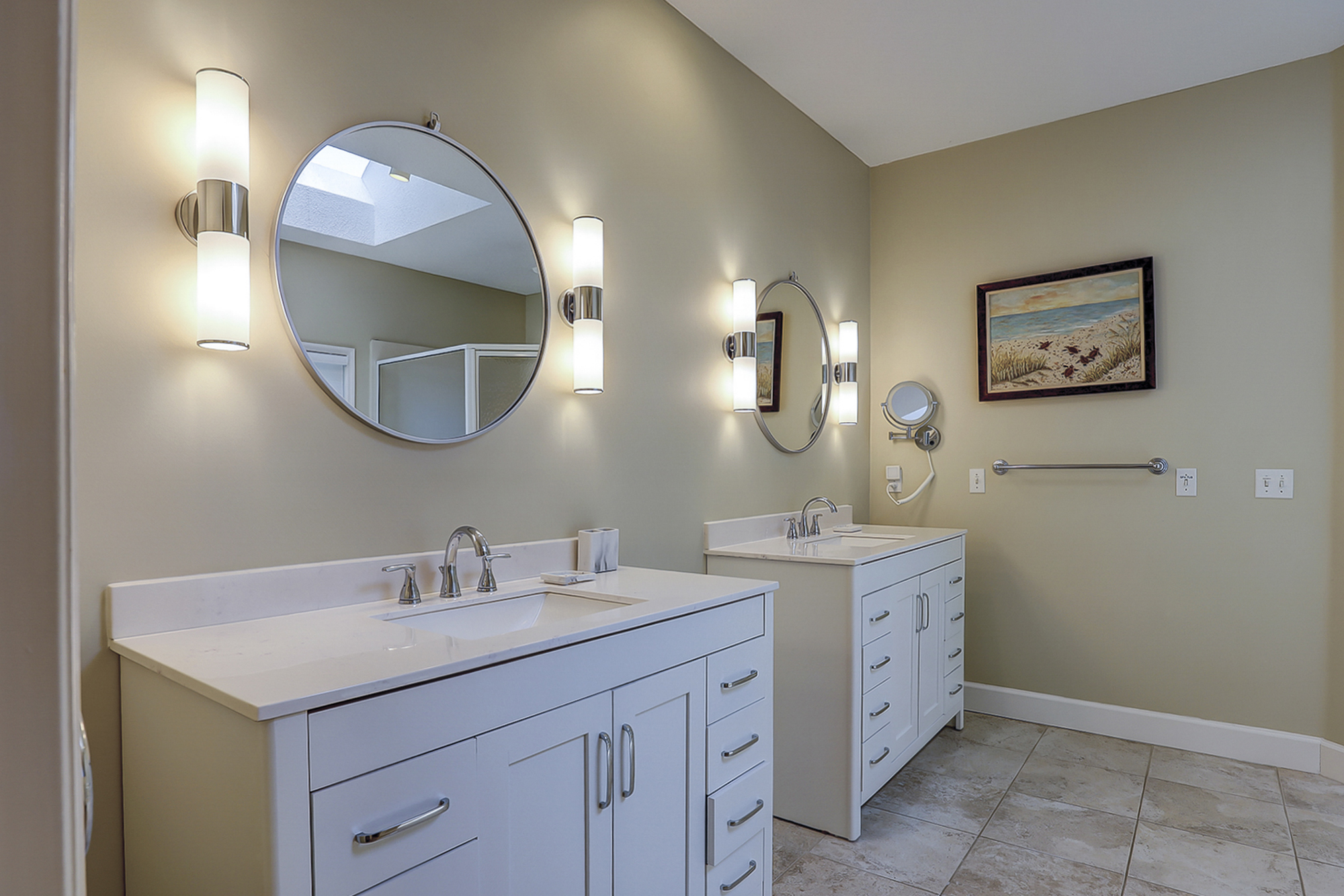 King Suite Full Bathroom