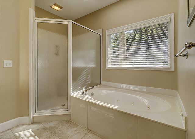 King Suite Full Bathroom