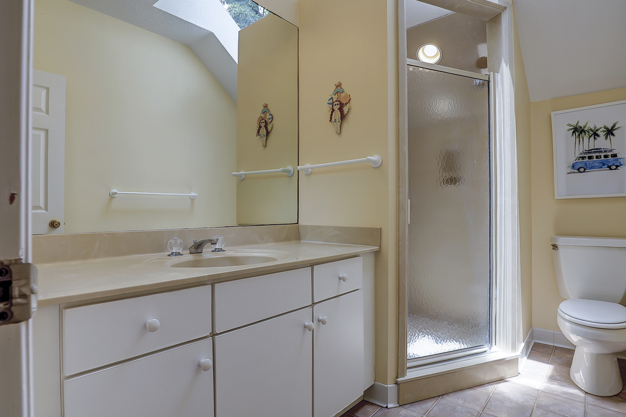 Guest Suite Full Bathroom