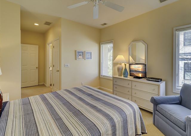 2nd Floor Queen Suite