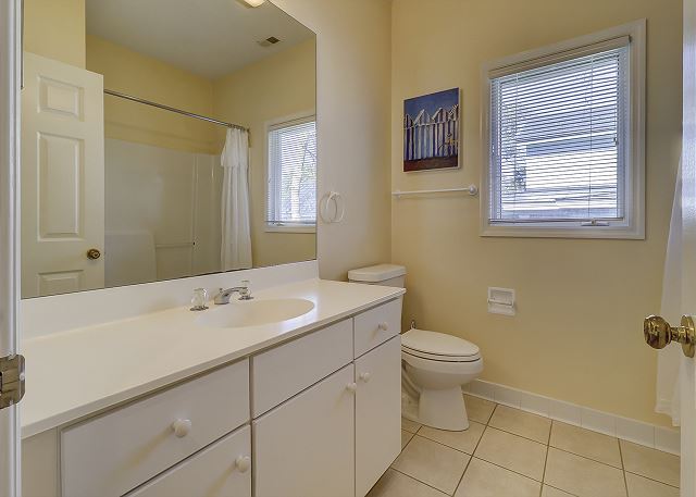 2nd Floor Queen Suite Full Bathroom