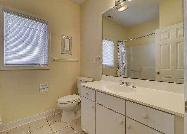 2nd Floor King Suite Full Bathroom