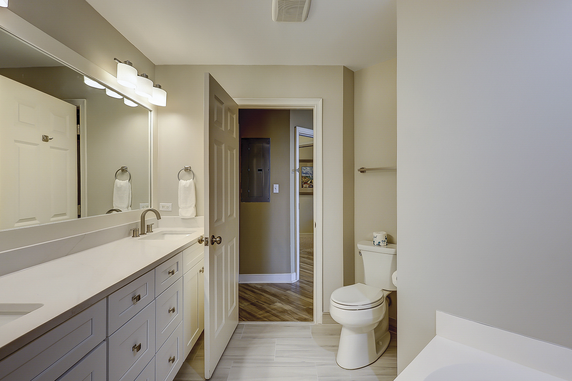 Guest Suite Full Bathroom