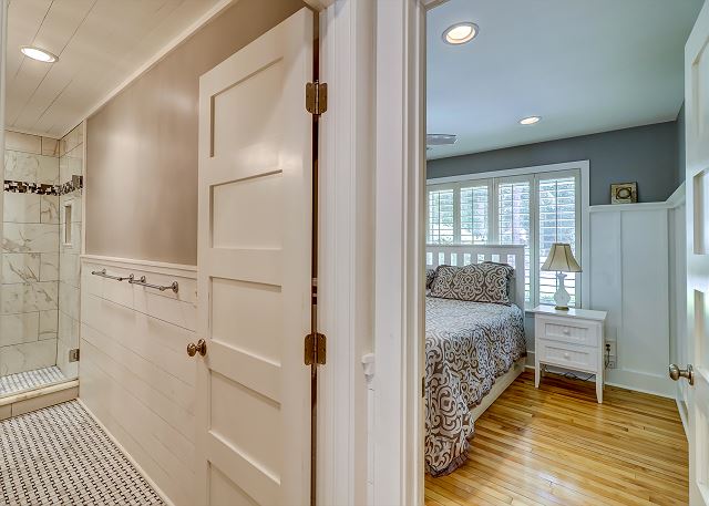 Guest Full Bathroom