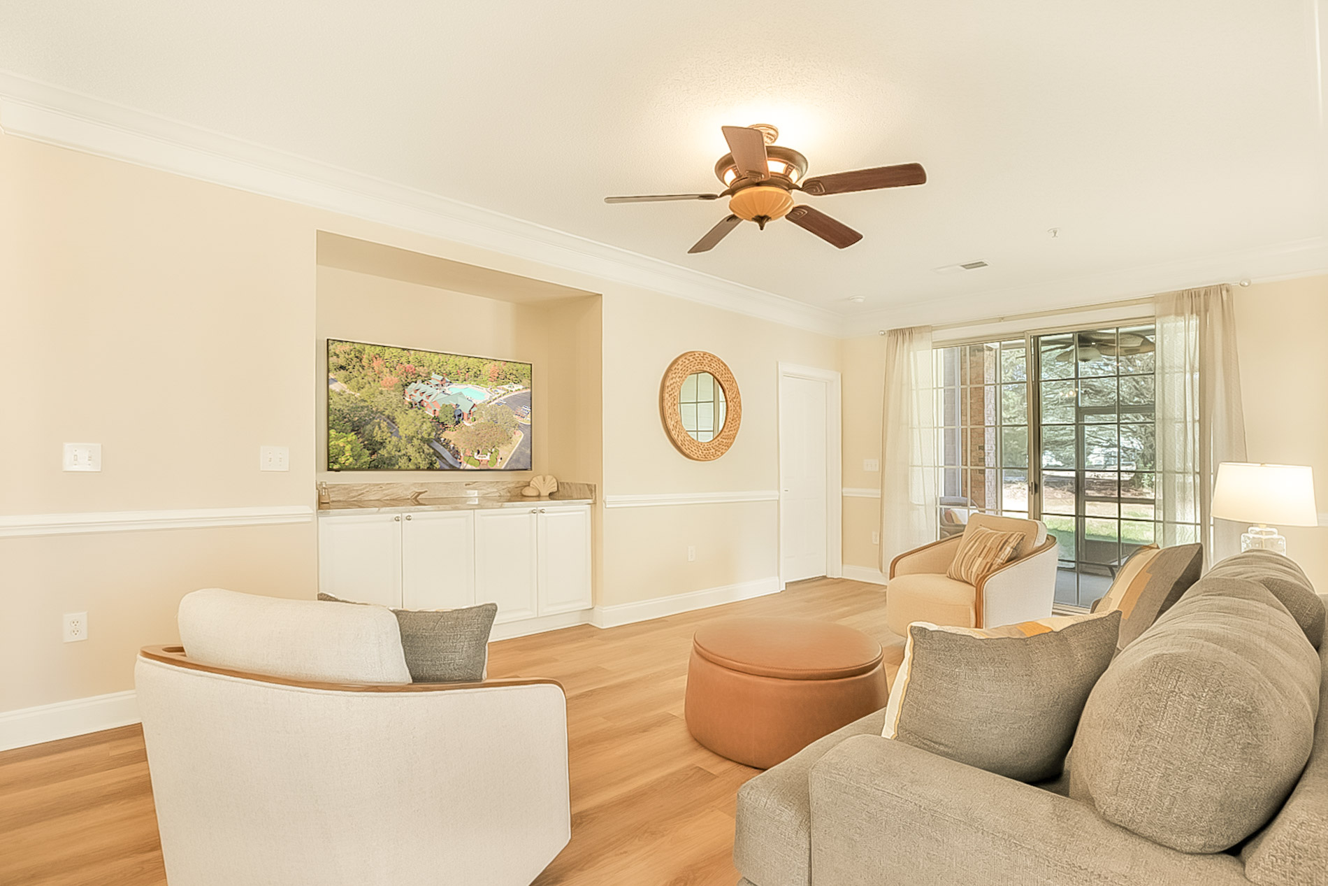 New Listing! Fully Renovated! Barefoot Resort Havens Resort Villas 815!