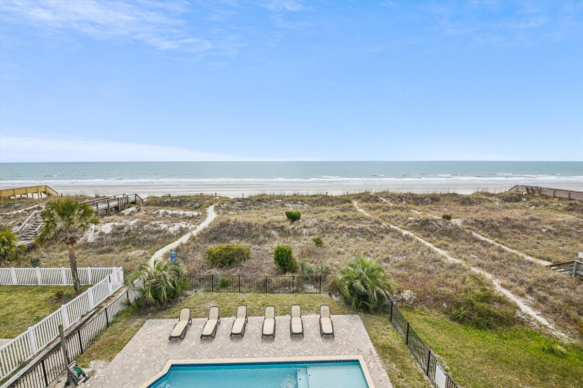 Coastal Sunrise Beach House | Photo 3