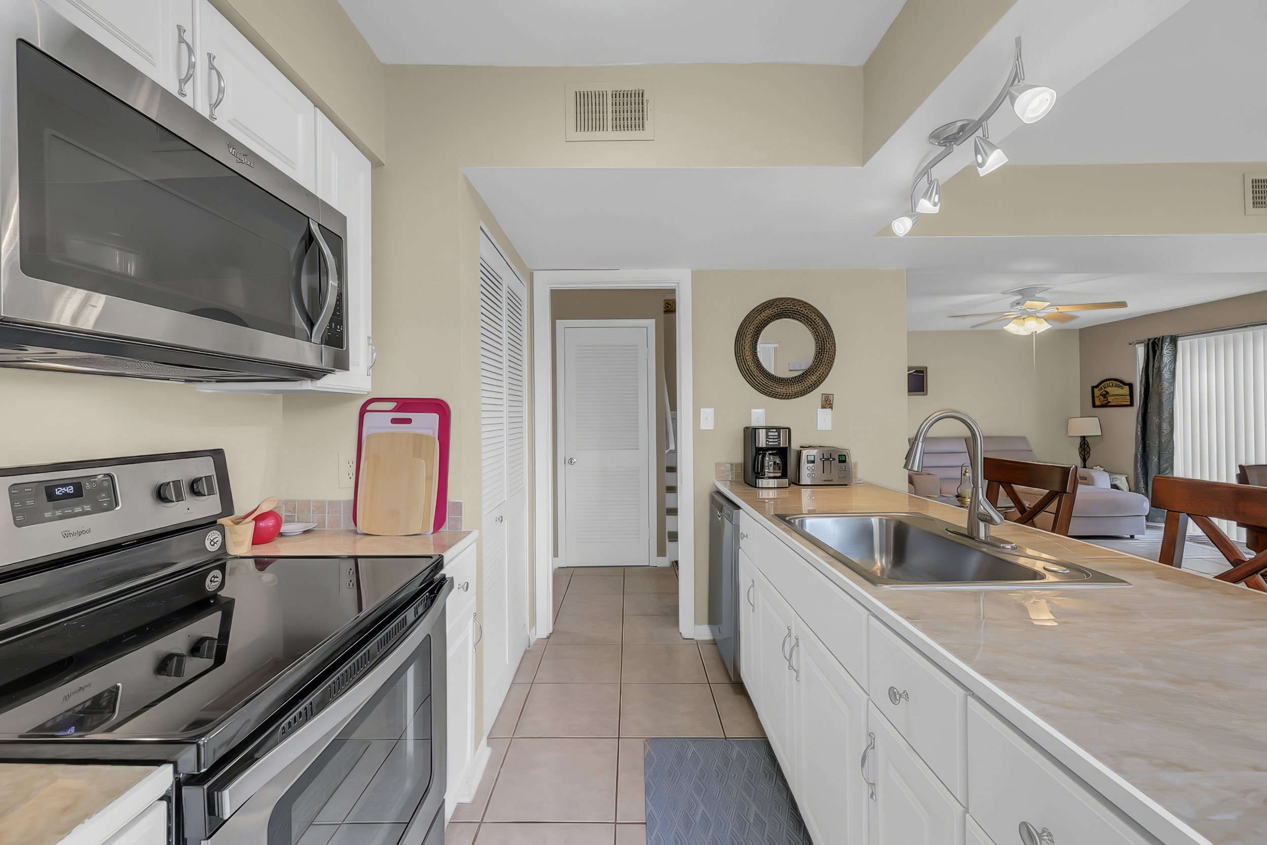 Baytree 72 - Stunning 3 BR Condo 3