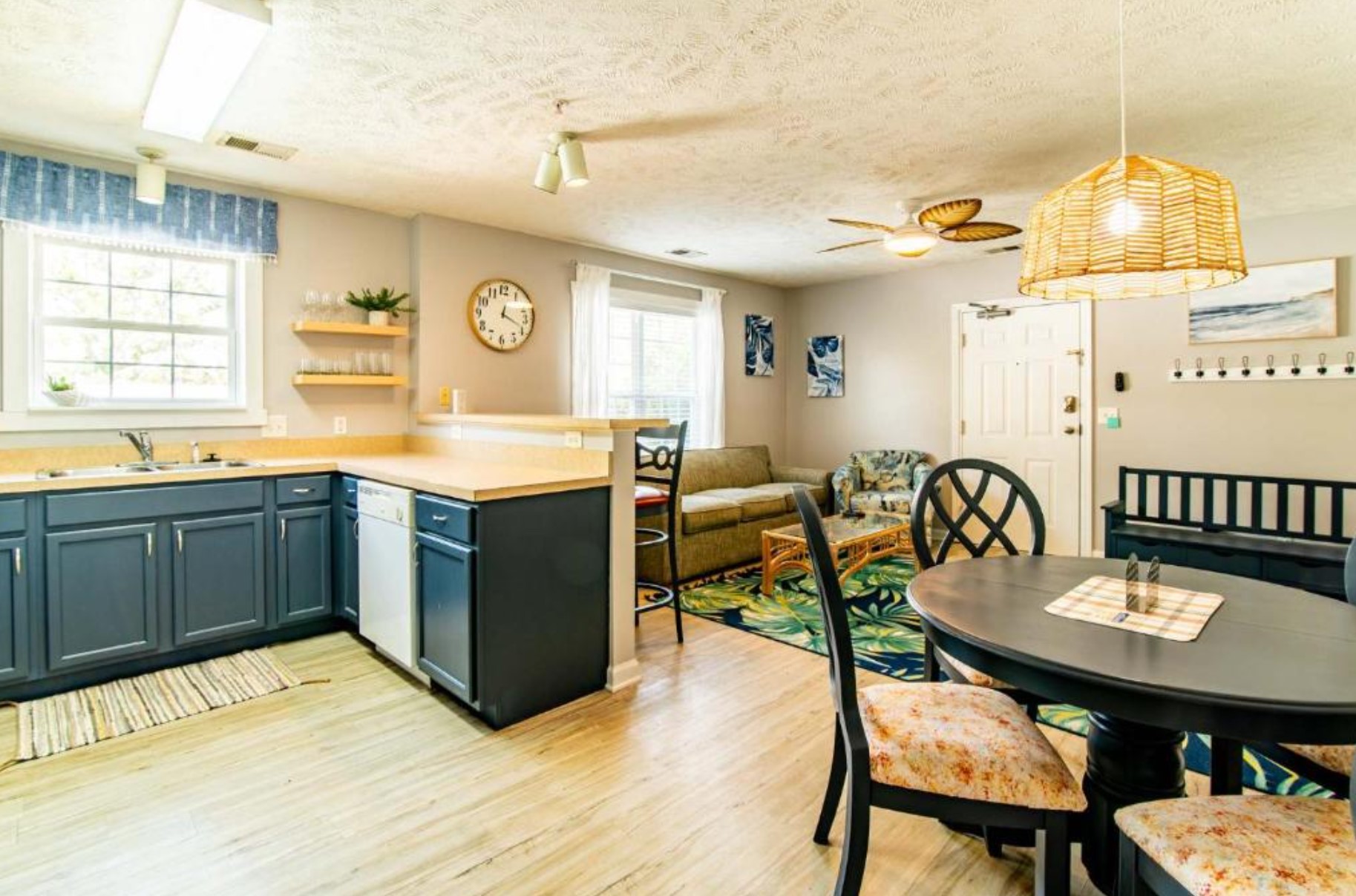 2-Bedroom Myrtle Beach Condo Walking Distance to the Beach | Photo 2