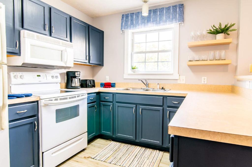 2-Bedroom Myrtle Beach Condo Walking Distance to the Beach