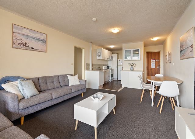 Lakeshore Lodge 2