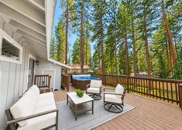 Skyland 3 BR, access to beach, BBQ, Hot Tub, Pool Table (ZC1004)