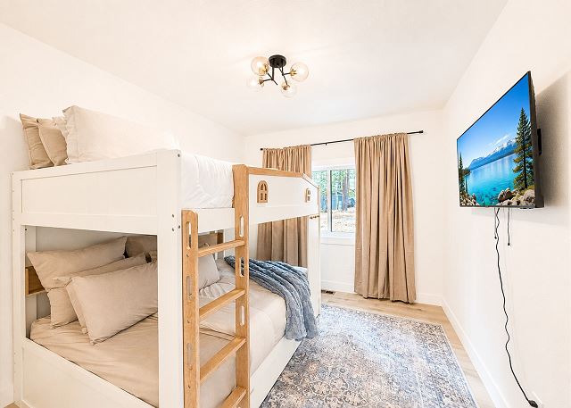 South Lake Tahoe Home very close to town  (SLT1040)