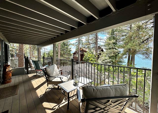 Cozy open deck overlooking the lake
