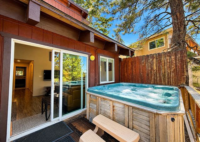 Cozy 3 bedroom town home close to Heavenly, Ski Ct (SL223A)