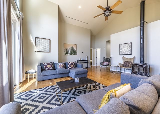 Beautiful and bright living room w/vaulted ceilings