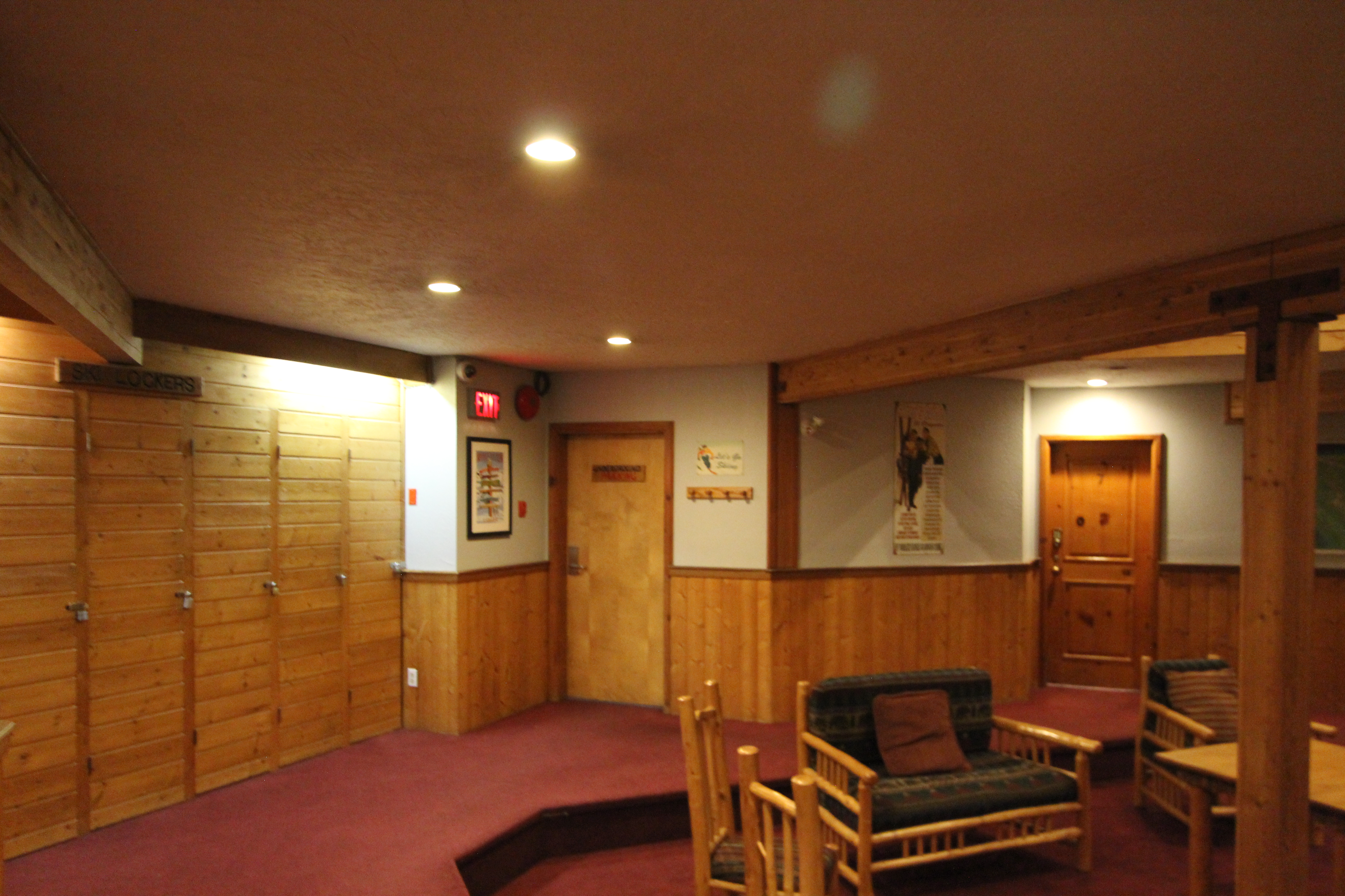Shared area and ski lockers