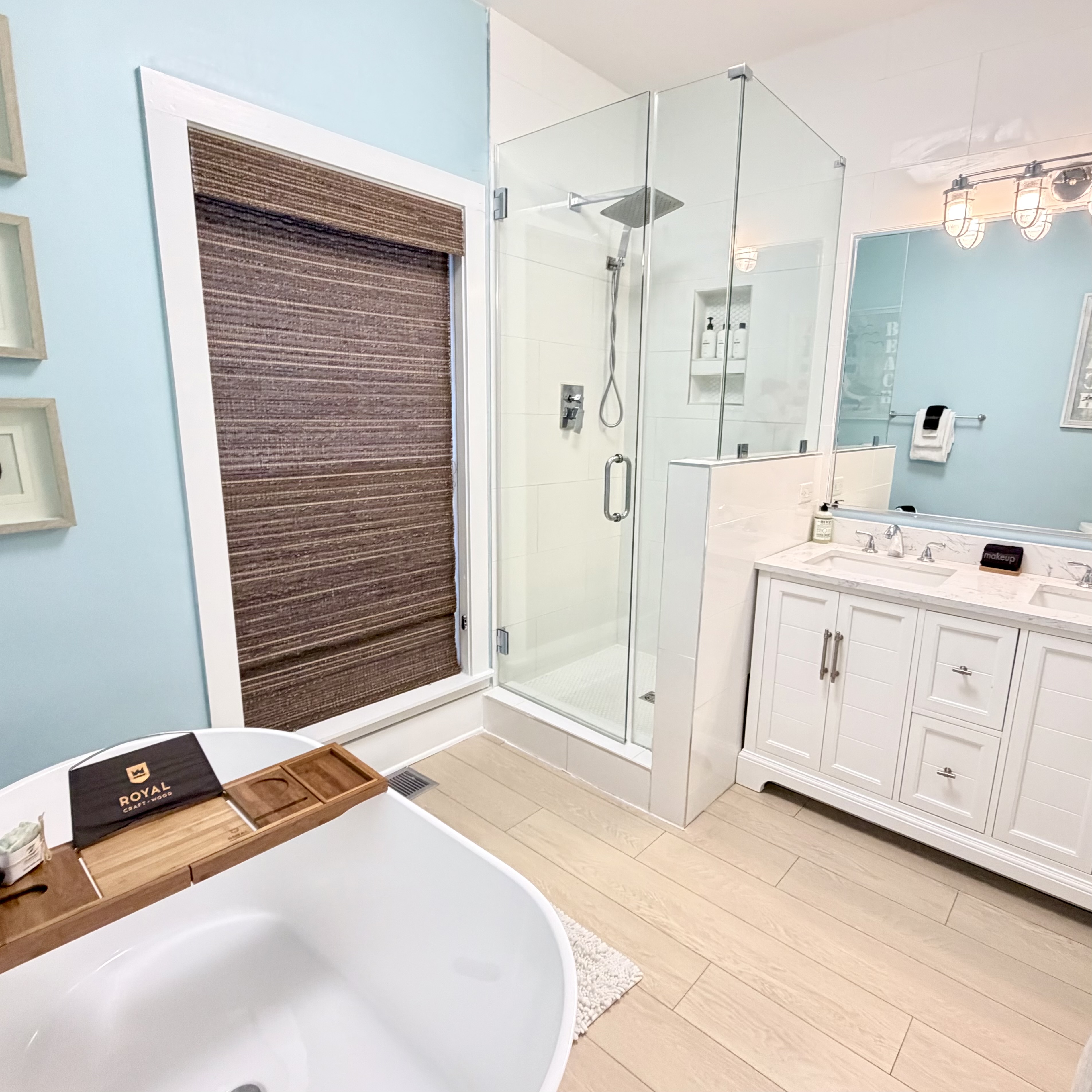 Master Bedrooms Bathroom upstairs