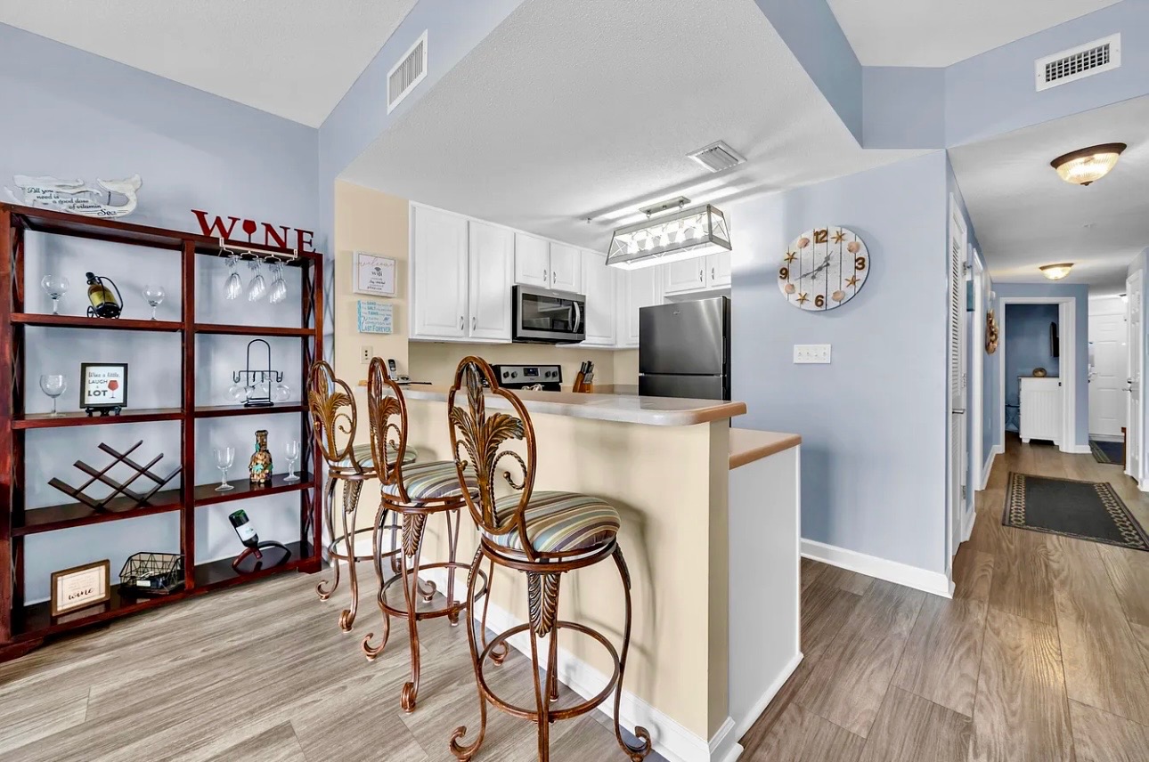 Sunsets and Champagne/ Ocean Front/ Ocean View/ 2 Beach Chairs included