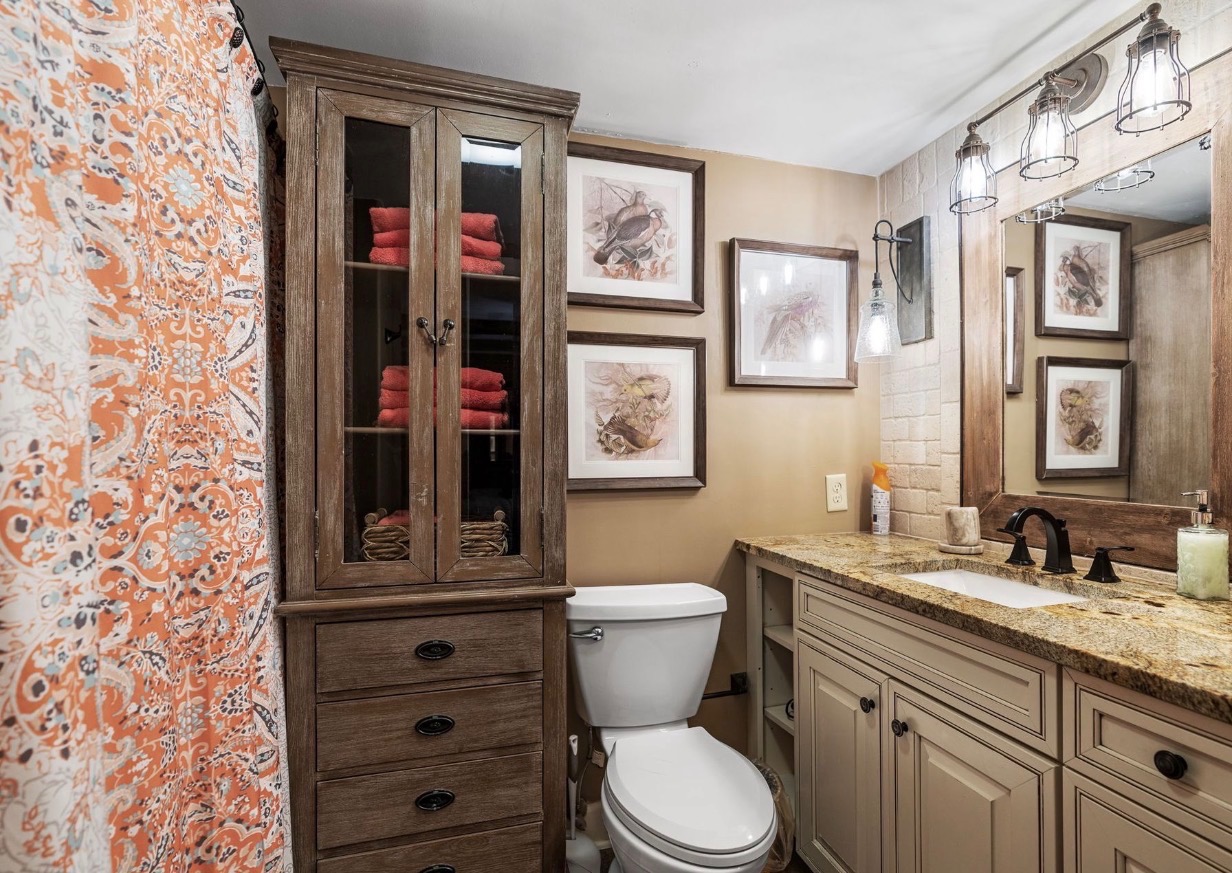 Full Bathroom