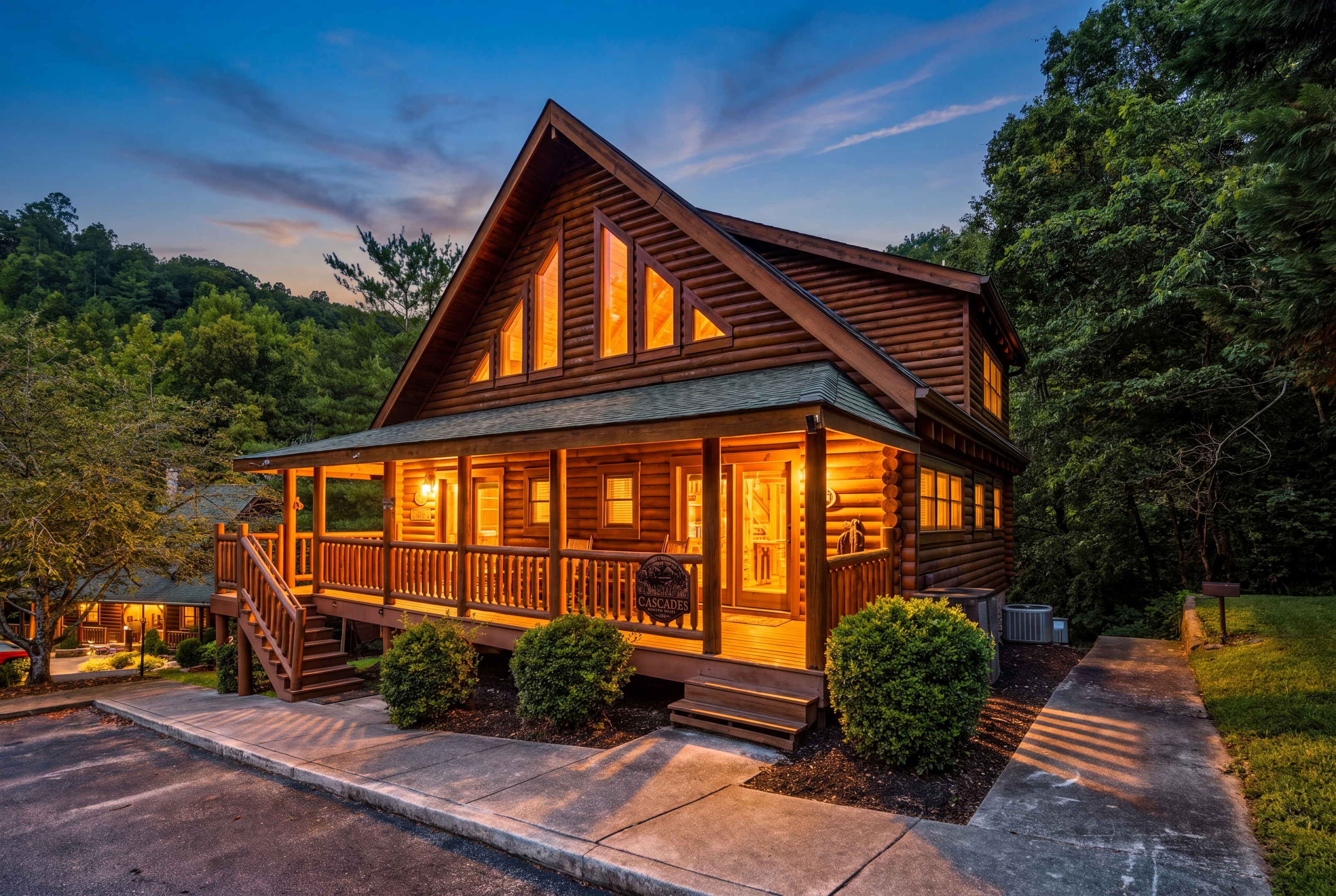 Relax by the Waterfall*Hot Tub*Pet-Friendly