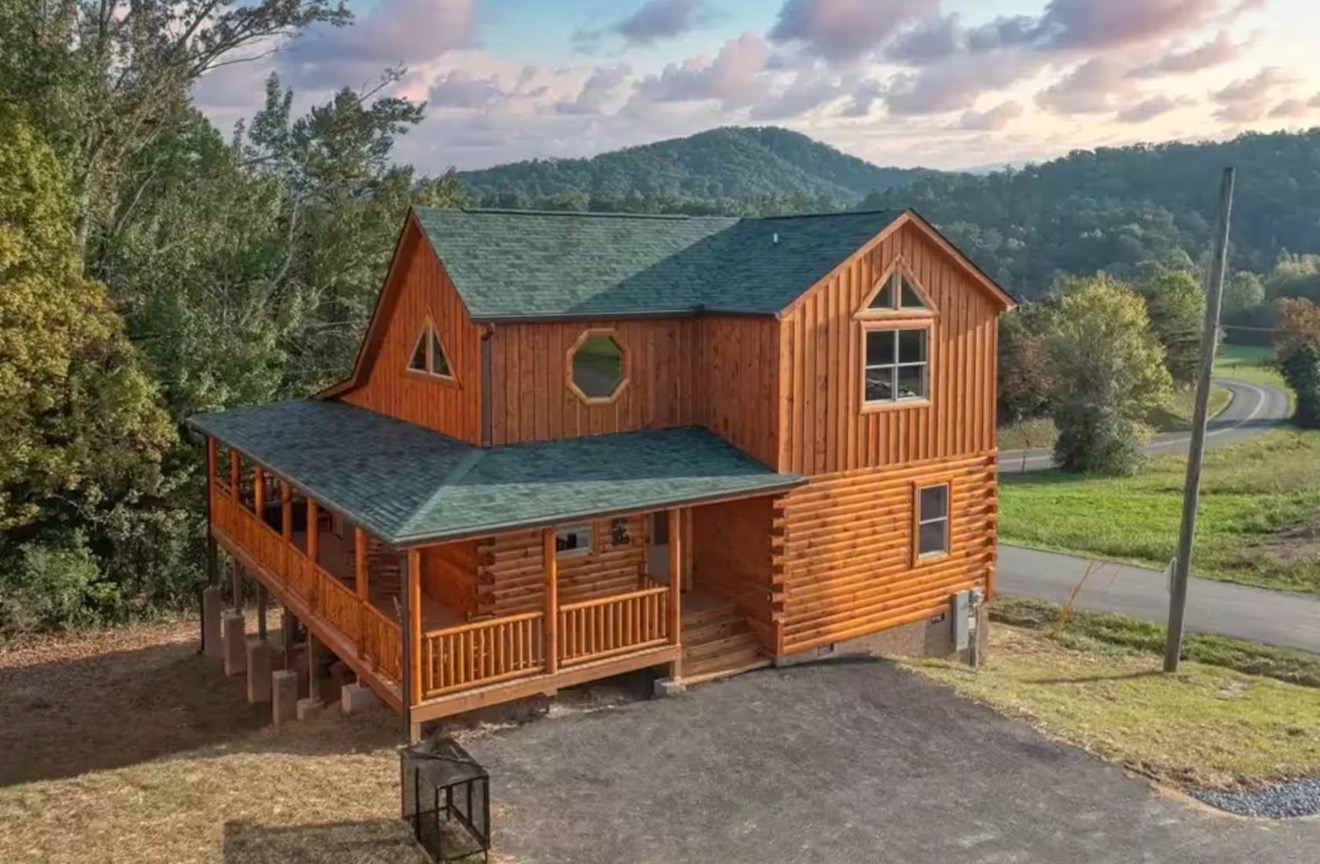 Mountains views/heated indoor pool/hot tub/4 bd 4 bth